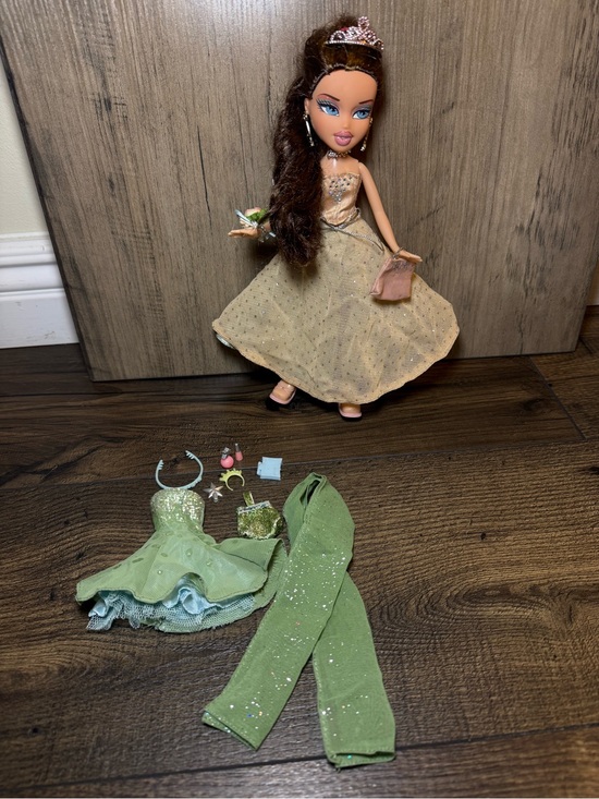 Bratz Other - Vintage Bratz 2003 Formal Funk Dana Doll Limited Edition 2 Original Outfits Acc.